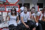 La sátira se adueña de las calles de Vila-real en la cavalgada de Festes