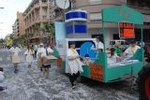 La sátira se adueña de las calles de Vila-real en la cavalgada de Festes