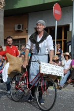 La sátira se adueña de las calles de Vila-real en la cavalgada de Festes