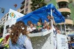 La sátira se adueña de las calles de Vila-real en la cavalgada de Festes