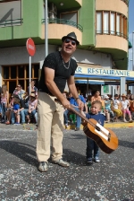 La sátira se adueña de las calles de Vila-real en la cavalgada de Festes