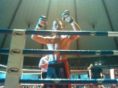 Alberto Ibañez gana en la velada de artes marciales de Castelló