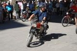 Los vehículos antiguos, el \'gos rater valencià\' y la ´mascletà\' completaron el programa festivo del domingo