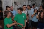 La Penya El Guetto organizó un concurso de beber cerveza con embudo