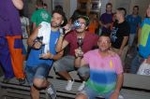La Penya El Guetto organizó un concurso de beber cerveza con embudo