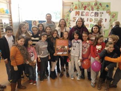 El CEIP La Mola de Alcossebre celebra su décimo aniversario solidario