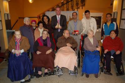 Los mayores del Hogar Sagrada Familia felicitan la Navidad a la Vall d'Uixó