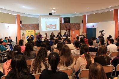 L'IES Miralcamp debat sobre el racisme en l'esport