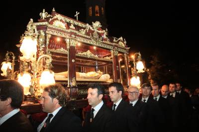 La procesin del Santo Entierro congrega a todas las cofradas y hermandades de Burriana