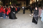 La procesión de las Camareras de la Soledad anuncia el día grande de Sant Vicent