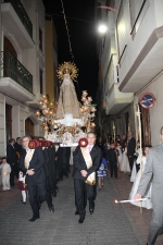 La procesión de las Camareras de la Soledad anuncia el día grande de Sant Vicent