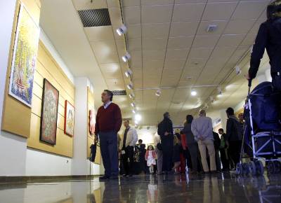 Onda abre la exposición de pintura del artista Antoine-Henri Gozalbo