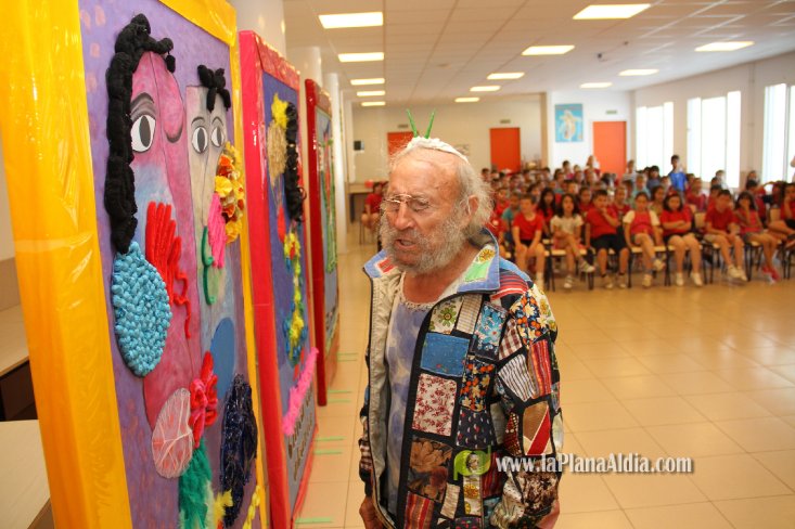 Ripollés, impresionado por los trabajos del CEIP Noves de Calatrava