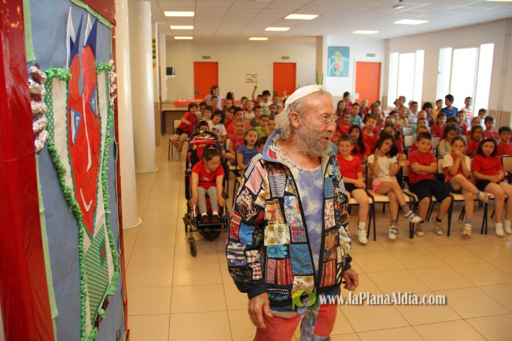 Ripollés, impresionado por los trabajos del CEIP Noves de Calatrava