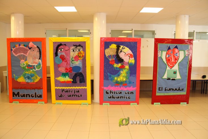 Ripollés, impresionado por los trabajos del CEIP Noves de Calatrava