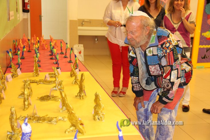 Ripollés, impresionado por los trabajos del CEIP Noves de Calatrava