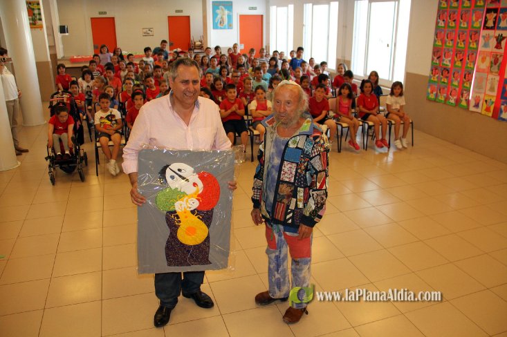 Ripollés, impresionado por los trabajos del CEIP Noves de Calatrava