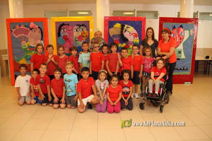 Ripollés, impresionado por los trabajos del CEIP Noves de Calatrava