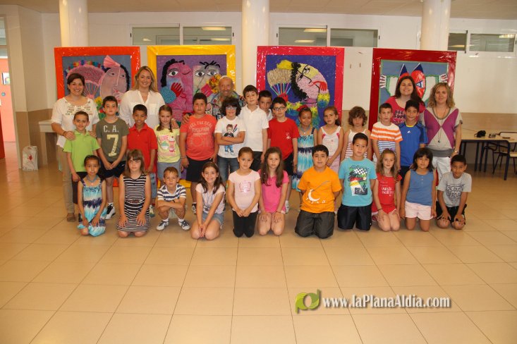 Ripollés, impresionado por los trabajos del CEIP Noves de Calatrava