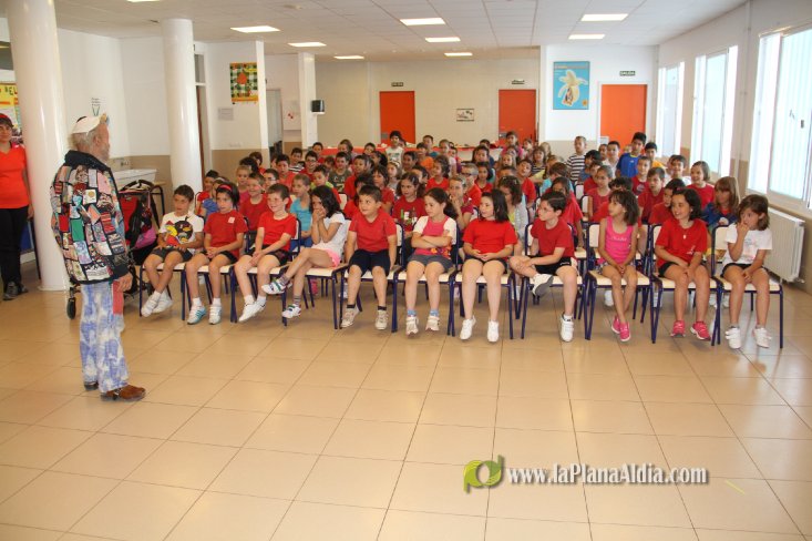 Ripollés, impresionado por los trabajos del CEIP Noves de Calatrava