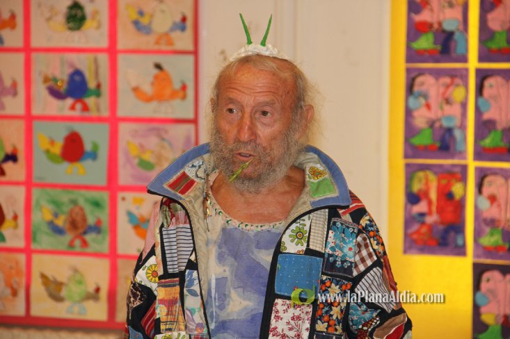 Ripollés, impresionado por los trabajos del CEIP Noves de Calatrava