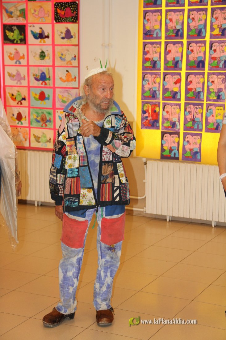 Ripollés, impresionado por los trabajos del CEIP Noves de Calatrava