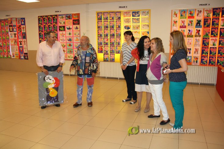 Ripollés, impresionado por los trabajos del CEIP Noves de Calatrava