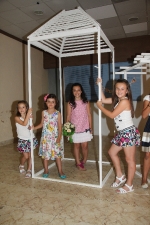 La Mercé tira la traca a Miriam García y Ainara Caballero y sus respectivas cortes de honor