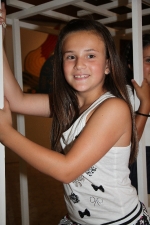 La Mercé tira la traca a Miriam García y Ainara Caballero y sus respectivas cortes de honor