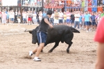 Las peñas Sant Joan y Amics del Bou disfrutan de la tarde taurina