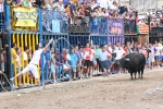 Las peñas Sant Joan y Amics del Bou disfrutan de la tarde taurina