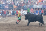 Las peñas Sant Joan y Amics del Bou disfrutan de la tarde taurina