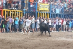 Las peñas Sant Joan y Amics del Bou disfrutan de la tarde taurina