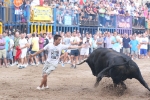 Las peñas Sant Joan y Amics del Bou disfrutan de la tarde taurina