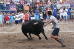 Las peñas Sant Joan y Amics del Bou disfrutan de la tarde taurina