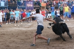 Las peñas Sant Joan y Amics del Bou disfrutan de la tarde taurina