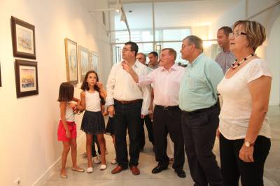 Las escuelas de labores y pintura de la Caixa Rural y Juan Dualde inauguran sus exposiciones