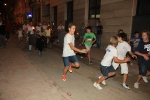 Centenares de niños disfrutan con el encierro de carretones embolados