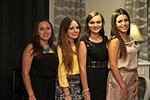 Las feteras enseñan el Manifest