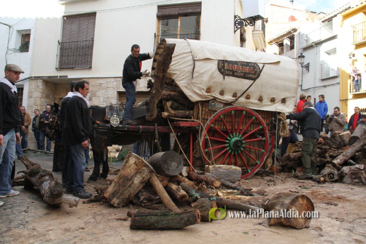 60.000 kilos de leña para la hoguera de Sant Antoni de Borriol