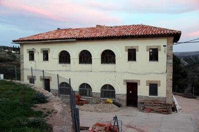 Educacin amplia la reforma del colegio de Portell con el cambio del tejado