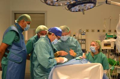 El Provincial instruye a especialistas rusos en implantes