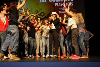 Teatre Llombai gana en las dos categoras el concurso de playbacks de la Falla Don Bosco