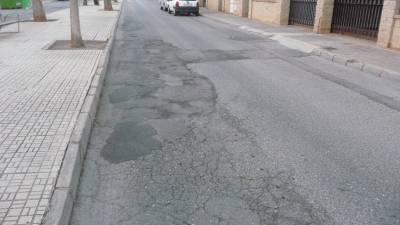 El PSOE denuncia que el PP se ha olvidado de los compromisos adquiridos hace 3 aos y reclama el asfaltado de los viales prometidos