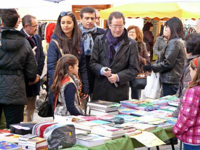 Segorbe celebra su XII Mercado de Oportunidades a pesar del viento y el fro