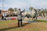 La Vall d'Uixó rinde homenaje a la afición taurina con la escultura de un toro bravo