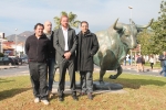 La Vall d'Uixó rinde homenaje a la afición taurina con la escultura de un toro bravo