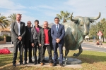 La Vall d'Uixó rinde homenaje a la afición taurina con la escultura de un toro bravo