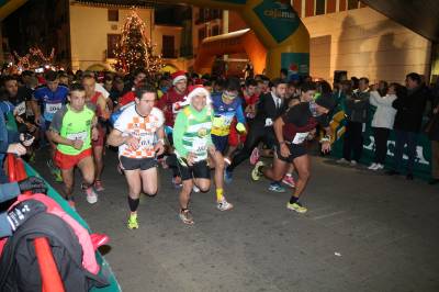 Ms de 800 corredors participen en la Sant Silvestre