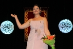 Paula Rico recibe la  banda de Reina de las fiestas de Vila-real